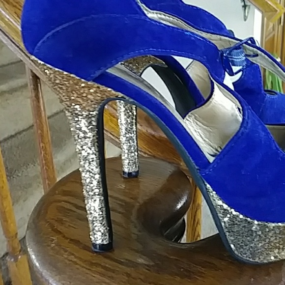 Shoes - Picture 2 of 8